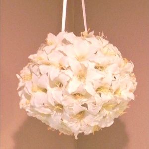HANGING LIGHT white lilies globe